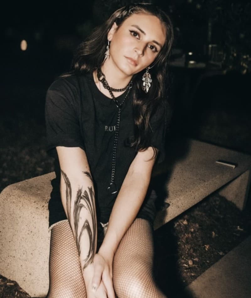 Ari Leavesley portrait